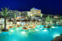 /uploads/posts/01a1207b63044e9ad5991ecb9d9a07c6dd413506/thumbnails/suncani_hvar0304-amfora_pool_hotel_blue_hour_panor.png
