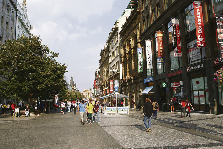 /uploads/posts/04466ff0b7555eb280235b530d0e90bd37106805/images/Praha_obchody.png