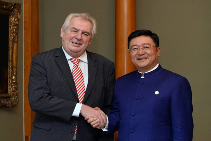 /uploads/posts/0c376bea79f56de9c101d9a998142defaebf5ef8/images/cina-zeman050915_denik-605.png