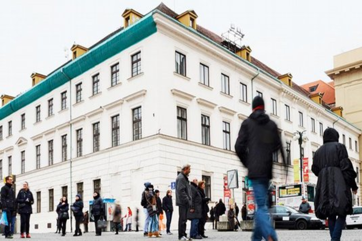 /uploads/posts/129f52a8d28825903a3f246a568cf52998abc6b1/images/dum_nam_republiky_vlada.png
