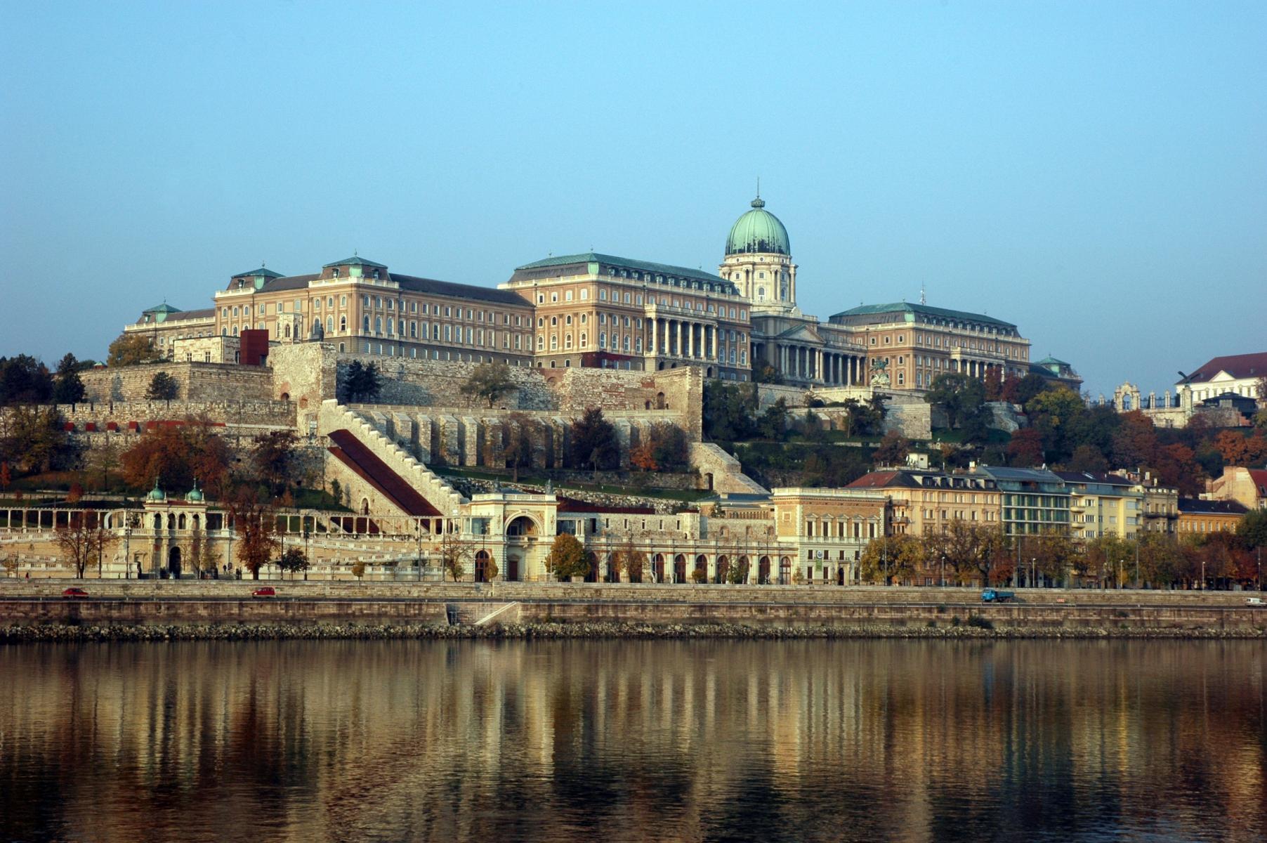 /uploads/posts/1d0bad837f0edd68ecf662cd5519f22ca275d4bf/images/buda-budapest-building-59701.jpg
