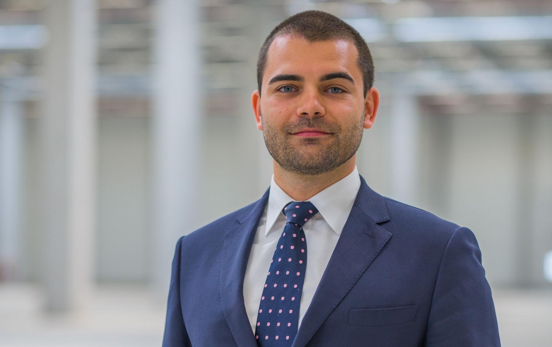 /uploads/posts/2180f2f51db7dfd7fc21b36a48f2c699f8f418ef/images/Daniel_Cautis_managing_partner_Dunwell.jpg