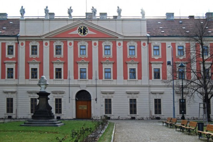 /uploads/posts/488338b6a4411bc9252cc954acf12049a37b9a54/images/invalidovna_1.png