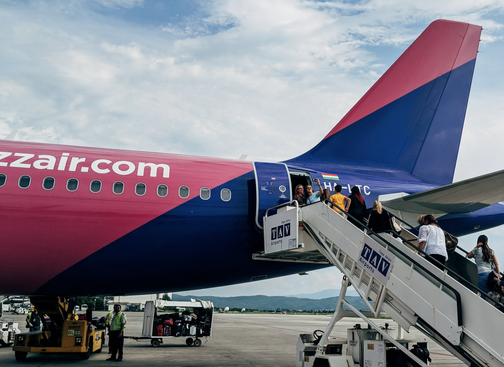 /uploads/posts/5d0195b754b82765cc2586f4428e01ef203d37f9/images/Airplane.png