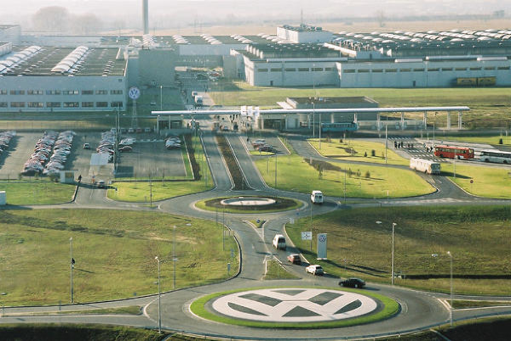 /uploads/posts/7a33a4e0a638cc9a64357e108748739b9f7cb4ca/images/Volkswagen_Bratislava.png