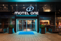 /uploads/posts/8c807735b7de30b7cdd7ea085fd15664c56c3ea3/thumbnails/Motel_One_entrance.png