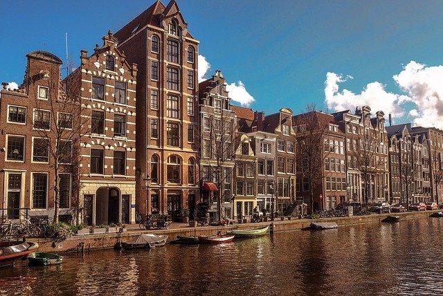 /uploads/posts/9545c5ce86ad6e7b1823438af7cfb72903e46fa0/images/amsterdam-4045137_640.jpg