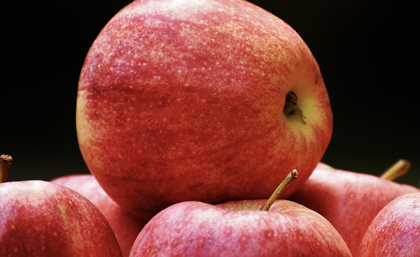 /uploads/posts/b34d5b6fad5e5c8d67adb63e5da54dc28af07fda/images/apple.png