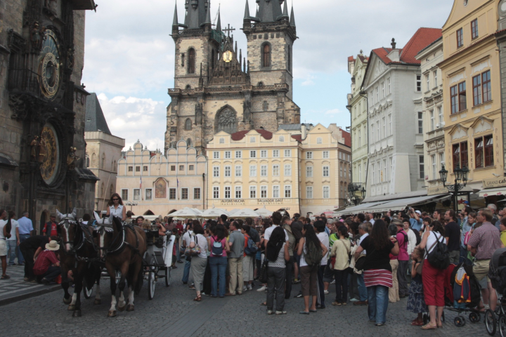 /uploads/posts/bf2f731cf640f3d4d95ae802992e87d9606158a1/images/Tourists.png