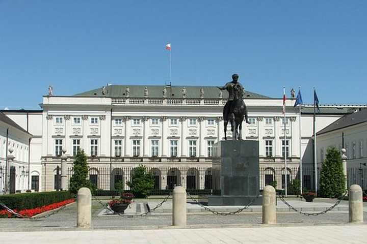 /uploads/posts/c2e7e20aaeb0bfc7078bc025591ed371f805ac96/images/krakow-suburb-4931014__340.png