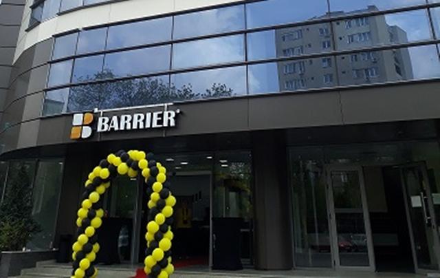 /uploads/posts/cace49ad3c1d30333fa0276cf4ba66076b654332/images/Foto-Showroom-Barrier-1.jpg