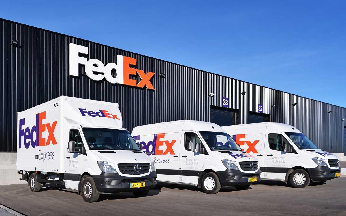 fedex arrange pickup uk