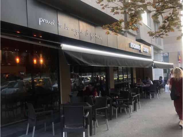 /uploads/posts/ddec3c10ea88186bf4119739b738945d2532f397/images/8-esquires-coffee-cafenea.jpg