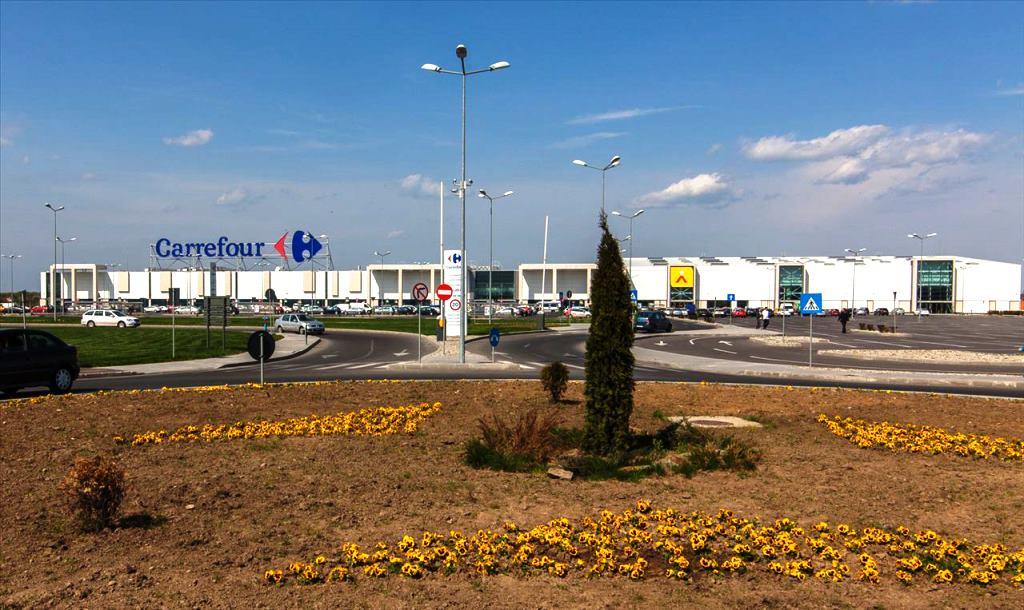 /uploads/posts/e3dd28203a488468d24eea24300f50383f7ba0ea/images/Colosseum_Retail_Park.jpg